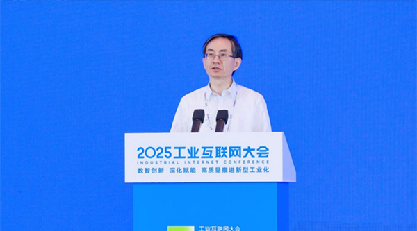2025工業(yè)互聯(lián)網(wǎng)大會(huì)專家訪 | 余曉暉：工業(yè)互聯(lián)網(wǎng)十年成果與AI融合前景展望